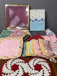 lot 146 image: Vintage Linens
