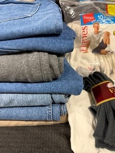 lot 148 image: Mens Pants (sizes in pictures), Socks