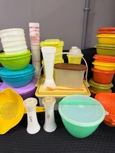 lot 175 image: Tupperware in a Large Tote