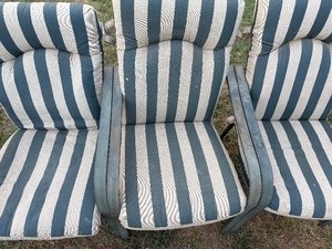 lot 432 image: Outdoor Chairs (3) w Cushions