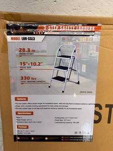 lot 2047 image: LHR-SSL3 - LHR-TY403 - 3Step Safety Ladder - Unused