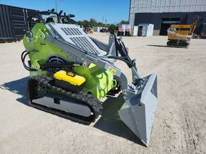 lot 7015 image: (SV-480) StarVox - Green, Mini Skid Steer Loader - Unused