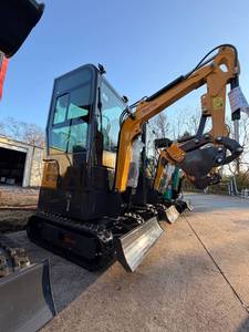 lot 7038 image: (SV-ME15) Starvox - Mini Excavator - Unused