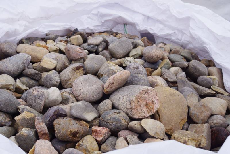 lot 5077 image: Approx. 3,000 lbs. bag of Kansas #5 River Rock 2-6  - Landscaping Rocks - So pretty
