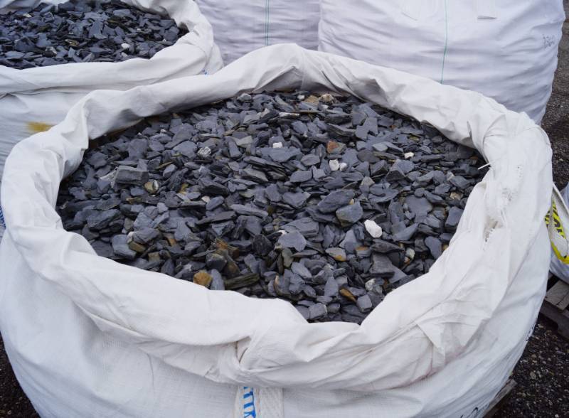 lot 5083 image: Approx. 2,000 lbs. bag of Black Medium Slate Chips  - Landscaping Rocks - Ready to go