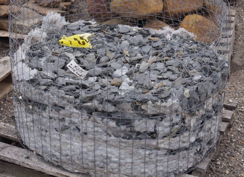lot 5109 image: Black Slate Chips  - Landscaping Rocks - So pretty