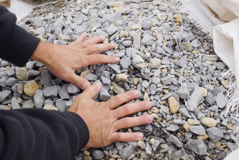 lot 5118 image: Approx. 2,000 lbs. bag of less than 1.5 Crushed Gray Limestone