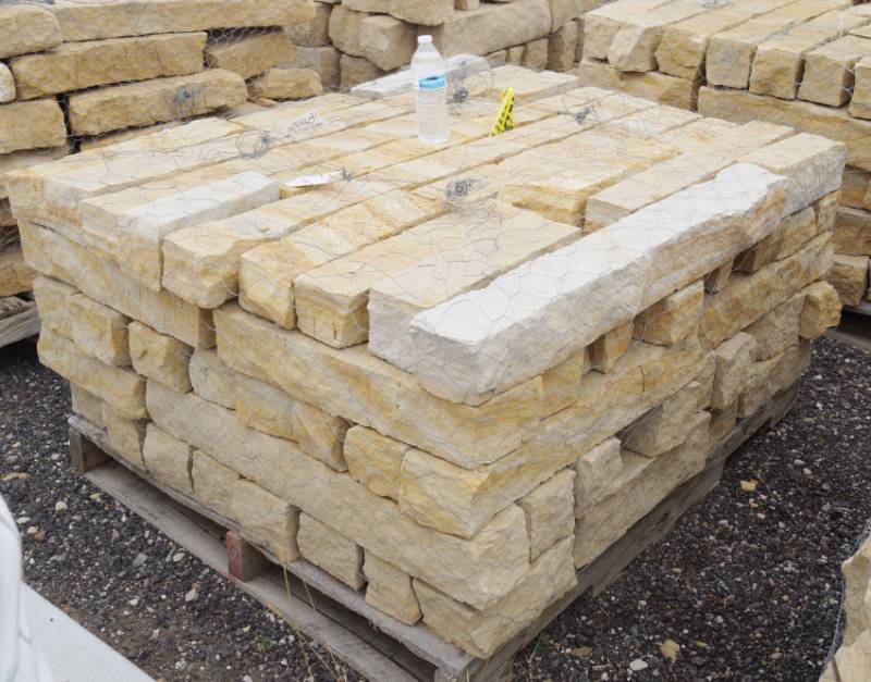 lot 5138 image: Colorado Buff 4x4 edging stone  - Landscaping Rocks - Perfect for your project