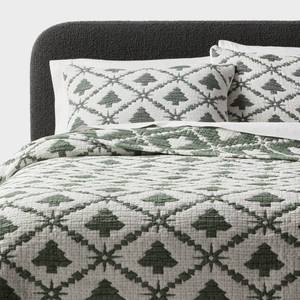 lot 37143 image: King Matelasse Christmas Quilt Set Green Tree - Threshold�� - Retail $69