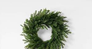 lot 39073 image: 26 Fresh Cut Pine Christmas Wreath - Threshold�� designed with Studio McGee - Retail $35
