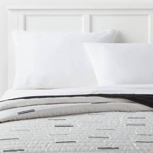 lot 39093 image: TwinTwin Extra Long Satin Quilt WhiteBlack - Room Essentials�� Midweight Sateen Coverlet, OEKO-TEX Certified - Retail $30