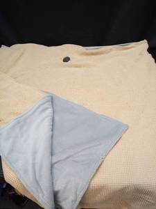 lot 1289 image: Portable Heated Blanket Shawl for Women, USB Electric Heated Shawl Cordless,Portable Soft Zipper Electric Blanket Shawl with 3 Heating Levels (B) Beige - Retail $47