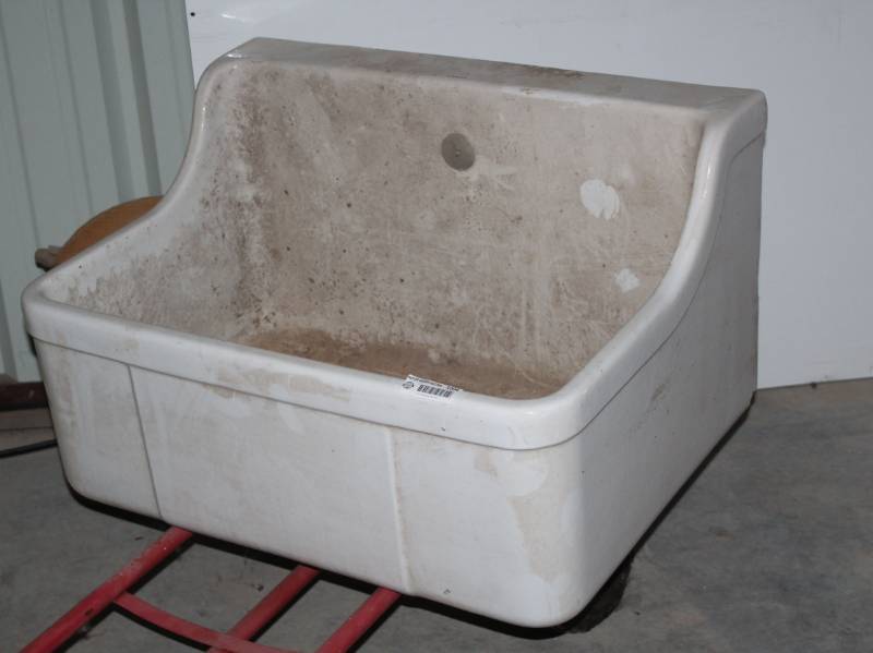 lot 1004 image: Shop sink - Great for clean-up