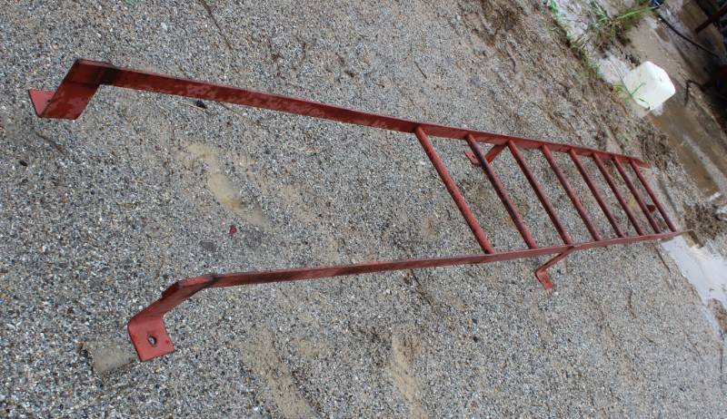 lot 1009 image: Bolt-On Steel Ladder