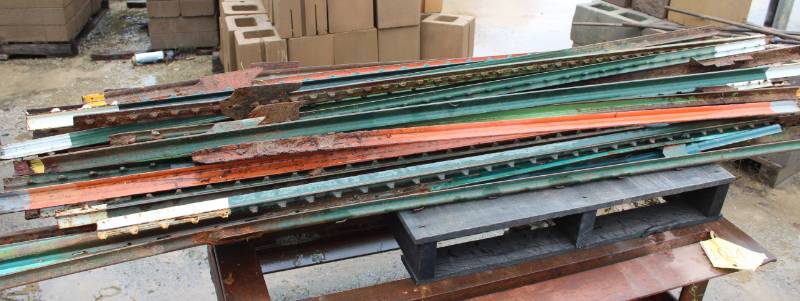 lot 1015 image: Approx 35 - T- Posts - Various Conditions See pics - Works well with Safety Fence on Lot 1007