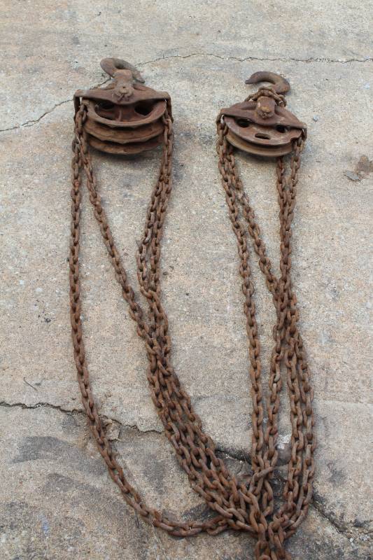 lot 1026 image: Chain Hoist