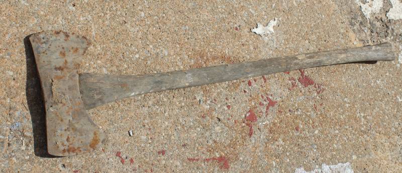 lot 1059 image: Double Bit Axe