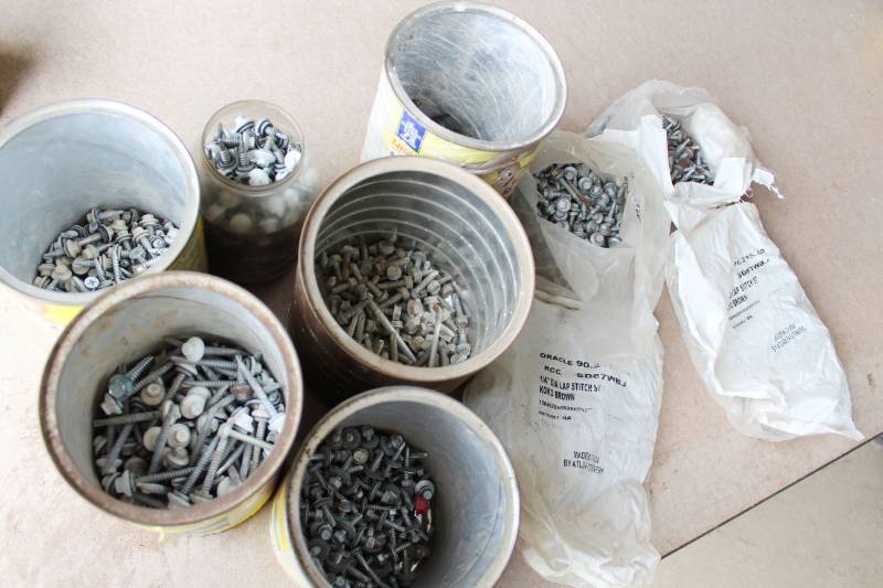 lot 1064 image: Assorted Self-Tapping Screws