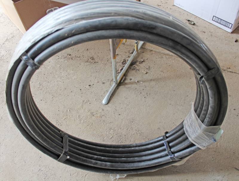 lot 1065 image: 34 PolyFlex Pipe