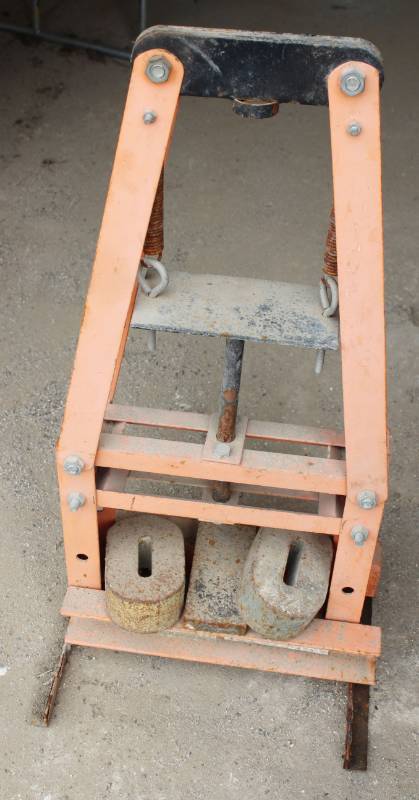 lot 1068 image: Frame for Small Press  - (missing hydraulic bottle jack)