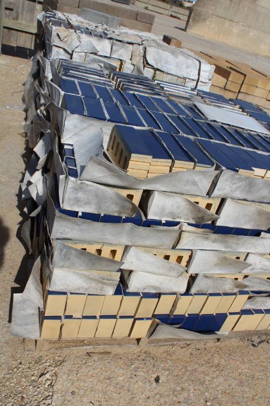 lot 1426 image: Approx. 1,300 Glazed Bricks on 2 Pallets