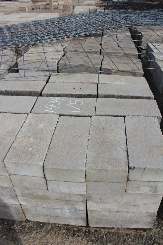 lot 1434 image: 468 Pieces on 5 Pallets 4 x 8 x 16 Solid Split Face Block
