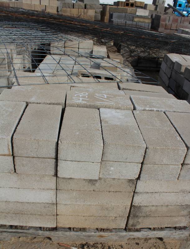 lot 1436 image: 318 Pieces on 4 Pallets 4 x 8 x 16 Solid Split Face Block