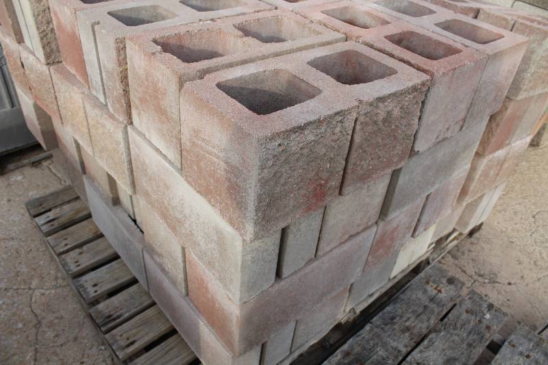 lot 1448 image: Lot of 72 Pieces 8 x 8 x 16 - Split Face Block