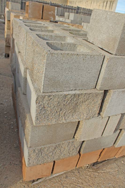 lot 1449 image: 200 Pieces on 4 Pallets 12 x 8 x 16 Solid Split Face Block