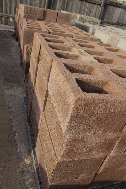 lot 1450 image: 166 Pieces on 4 Pallets 12 x 8 x 16 Solid Split Face Block