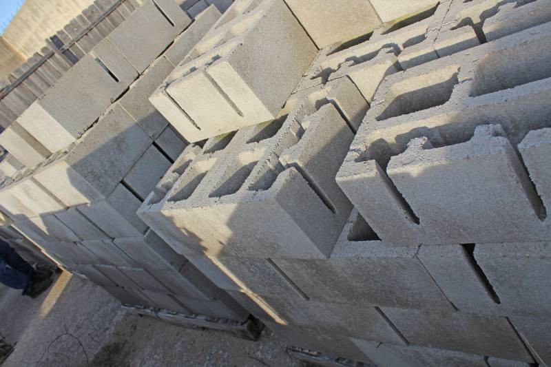lot 1453 image: 99 Pieces on 2 Pallets - 12 x 8 x 16 - NEED NAME OF BLOCK