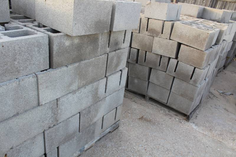 lot 1458 image: 220 Pieces on 4 Pallets - 12 x 8 x 16 - NEED NAME OF BLOCK
