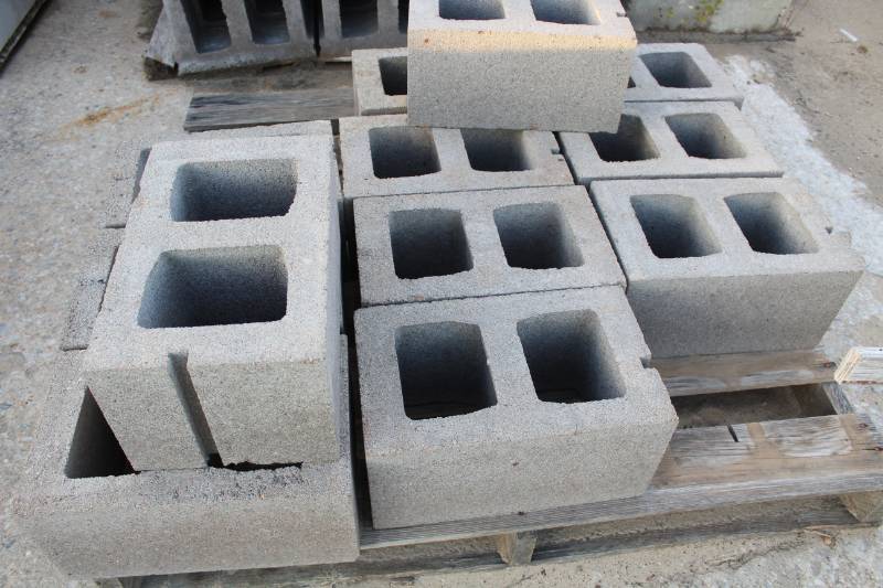 lot 1469 image: Lot of 12 - 12 x 8 x 16 - Block