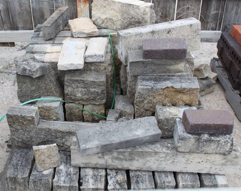 lot 1472 image: Assorted Stone