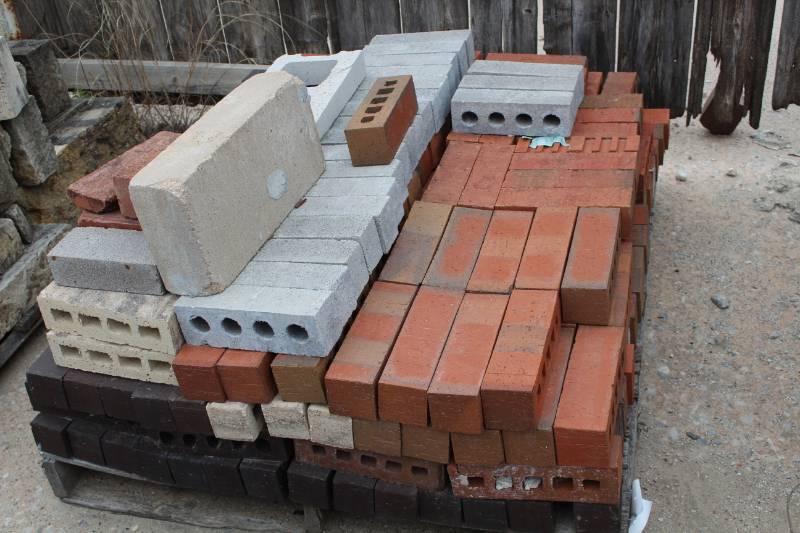 lot 1473 image: Approx. 275 Pieces of Assorted Brick
