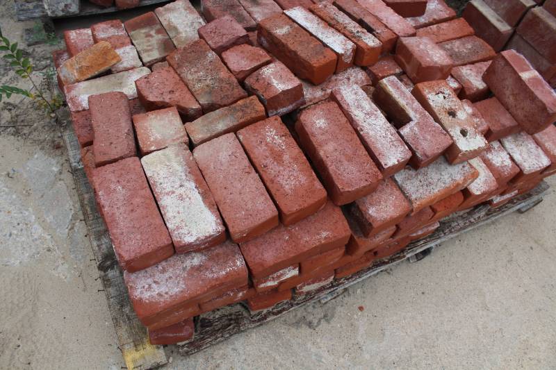 lot 1476 image: Approx. 170 - Solid Bricks