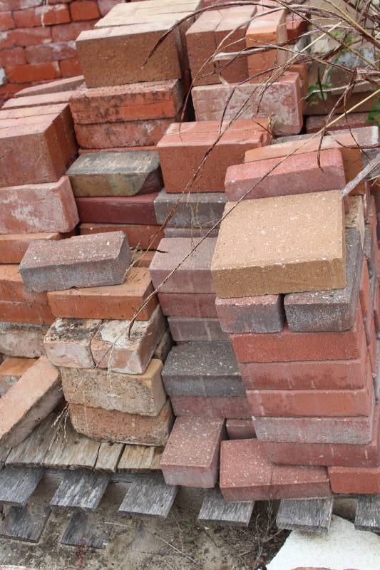 lot 1477 image: Approx. 160 Assorted Patio Bricks