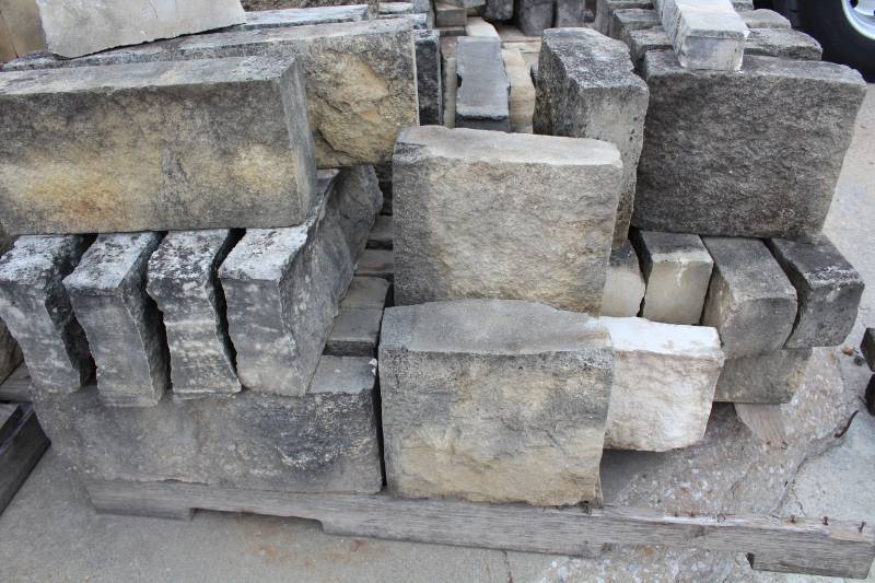 lot 1486 image: Approx. 48 Pieces of Cut Stone