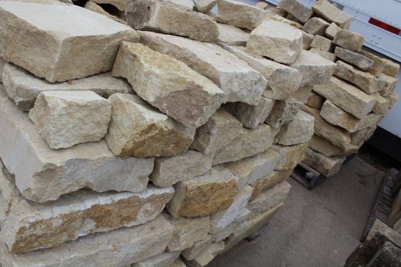 lot 1489 image: Lot of 2 Pallets Stone