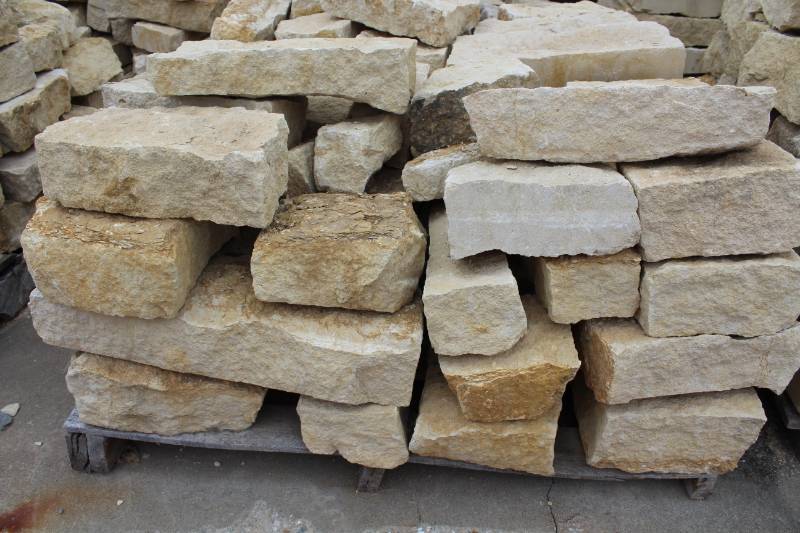 lot 1490 image: One Pallet of Stone