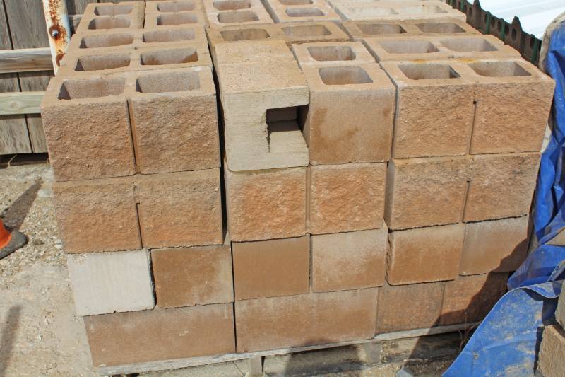 lot 1335 image: 60 Pieces - 8 x 8 x 16 - Split Face Block