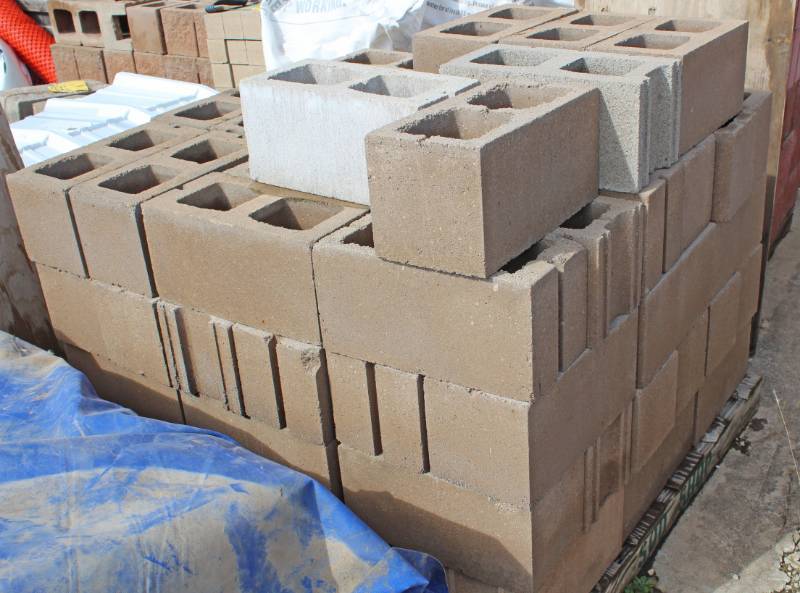 lot 1338 image: 75 Pieces - 8 x 8 x 16 - Split Face Block