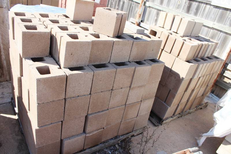 lot 1344 image: 240 Pieces - 8 x 8 x 8 - Partition Block