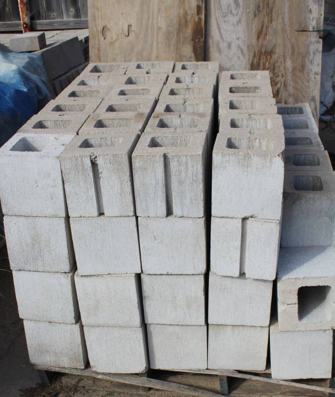 lot 1345 image: 94 Pieces - 8 x 8 x 8 - Partition Block