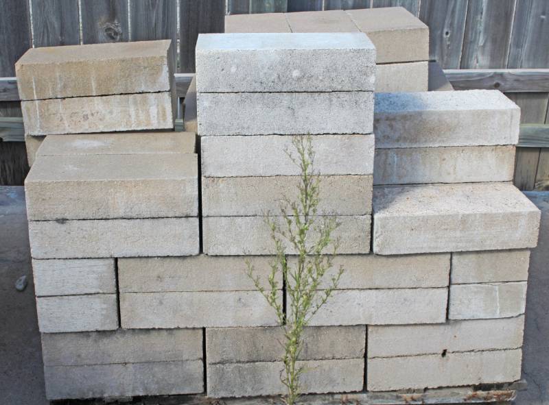 lot 1346 image: 96 Pieces - 8 x 8 x 8 - Partition Block