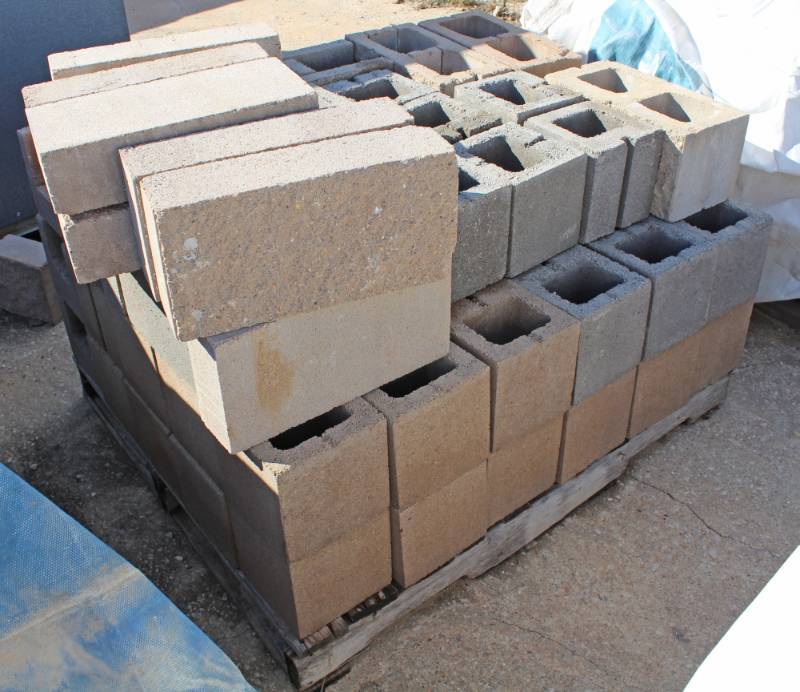 lot 1349 image: Approx. 60 Pieces - Assorted most are 8 x 8 x 8