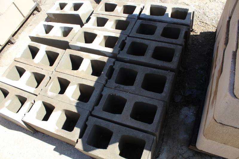 lot 1359 image: Lot of 17 Blocks - 8 x 8 x 16 - Buyer Hand Load Pallet is Bad