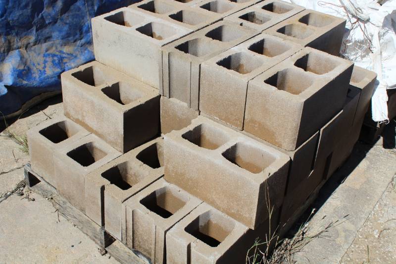 lot 1363 image: 36 Pieces - Mixed 8 x 8 x 16 Bull Nose