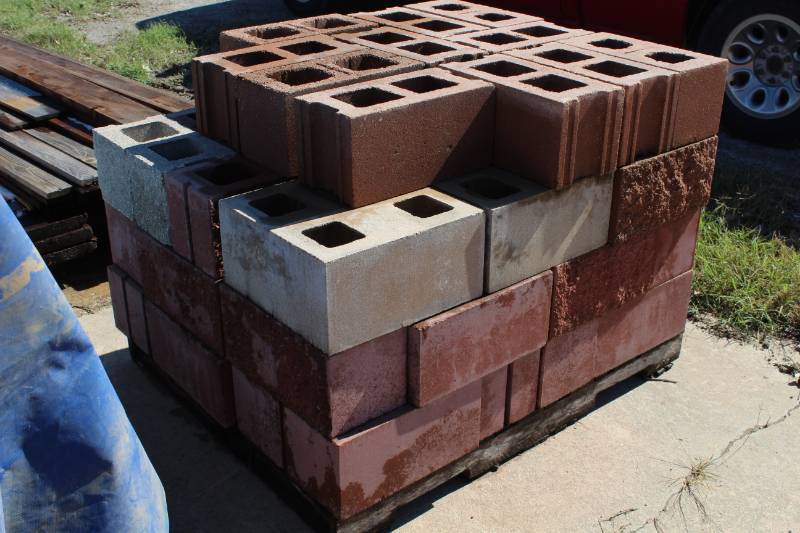 lot 1364 image: 56 Pieces - Mixed 8 x 8 x 16 Most are Split Face