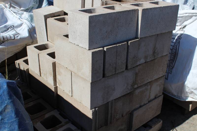 lot 1366 image: 48 Pieces - 8 x 8 x 16 - Partition Block